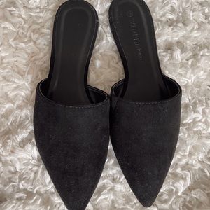 Black pointed mules
